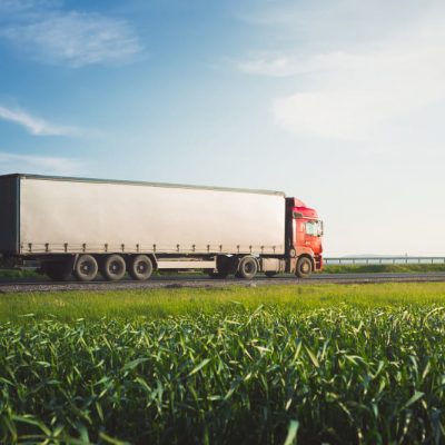 caminhao-de-carga-na-estrada (1)